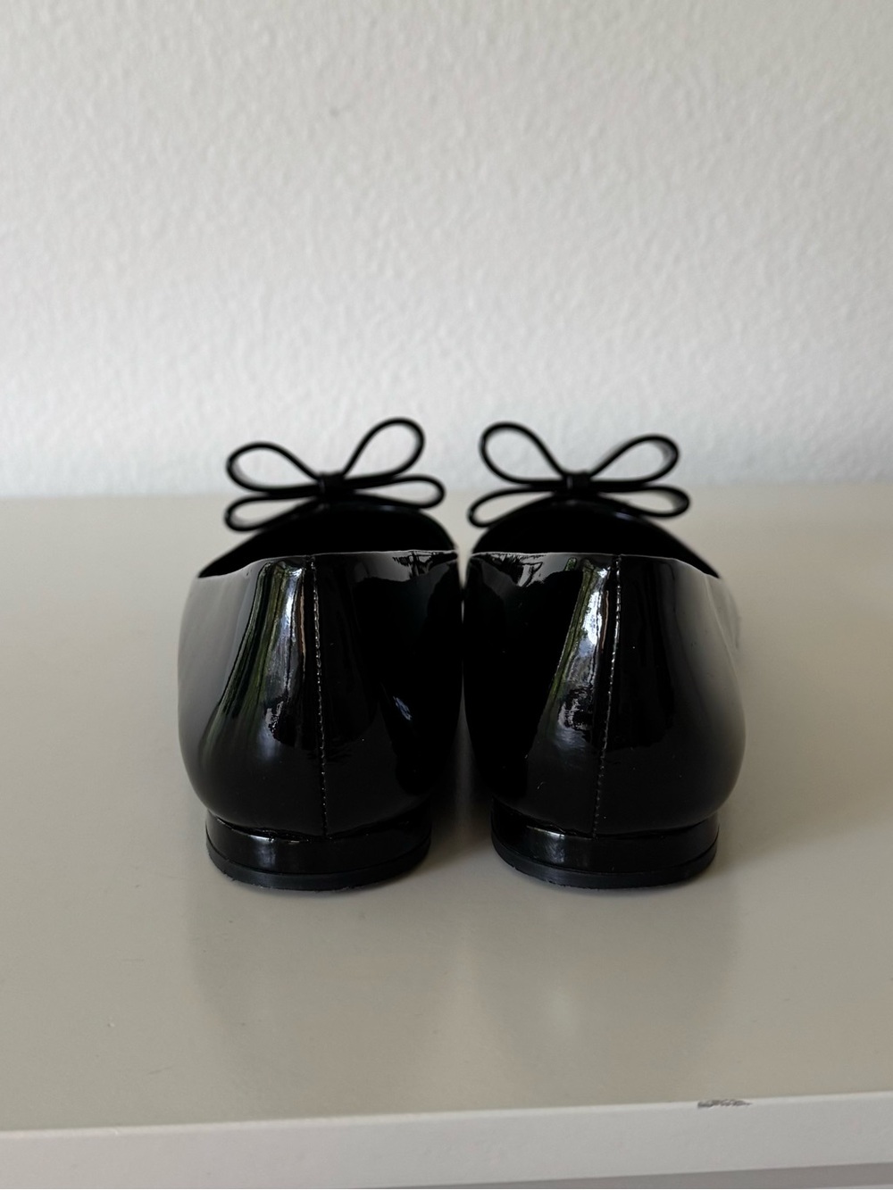 Kate Spade Black Patent Bow Flats 9 - Picture 4 of 9
